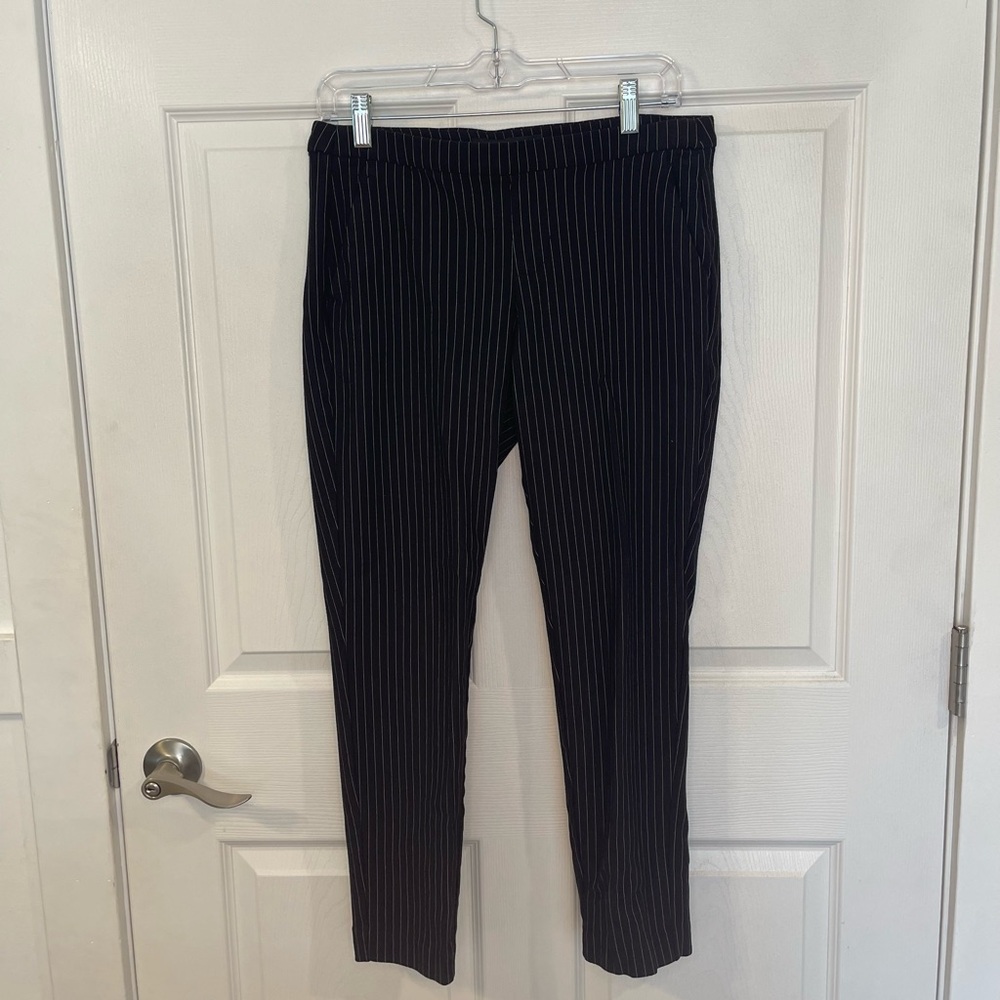 Liverpool Los Angeles Pull On Pinstripe Ankle Dress Pant Size 6/28